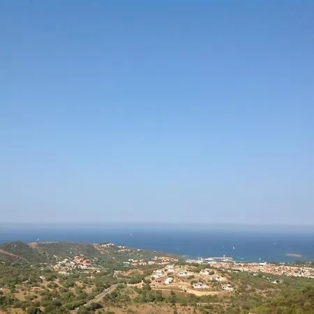Castello Ξενοδοχείο 3*