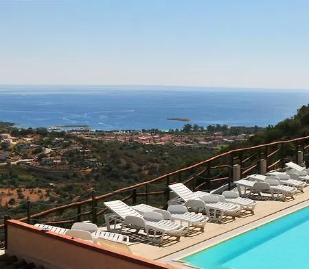 布多尼城堡酒店 3* 布多尼